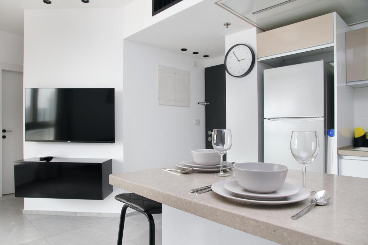 Apartments4You Leonardo 17 บัตยัม ภายนอก รูปภาพ
