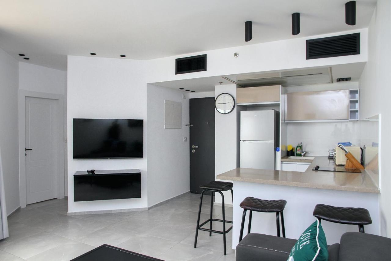Apartments4You Leonardo 17 บัตยัม ภายนอก รูปภาพ