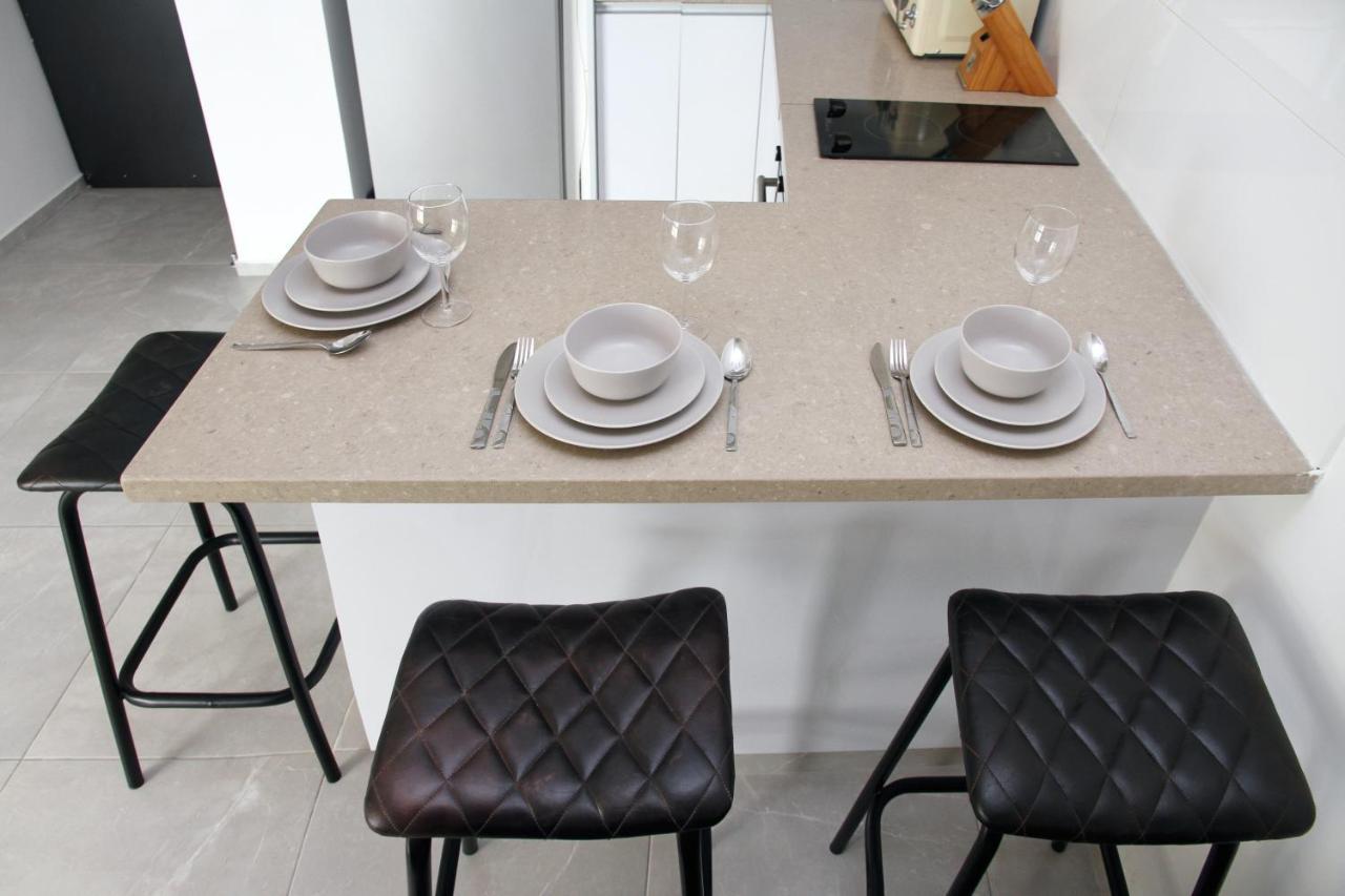 Apartments4You Leonardo 17 บัตยัม ภายนอก รูปภาพ